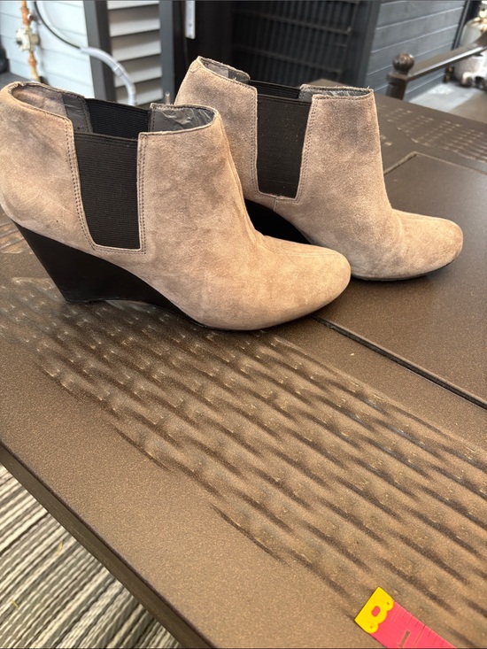 BCBG Shoes - Size 9 Suede Wedge Ankle Boots - Grey